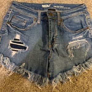 Short jean shorts, super cute and stretchy